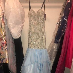Gorgeous BRAND NEW Tres’ Jolie prom dress